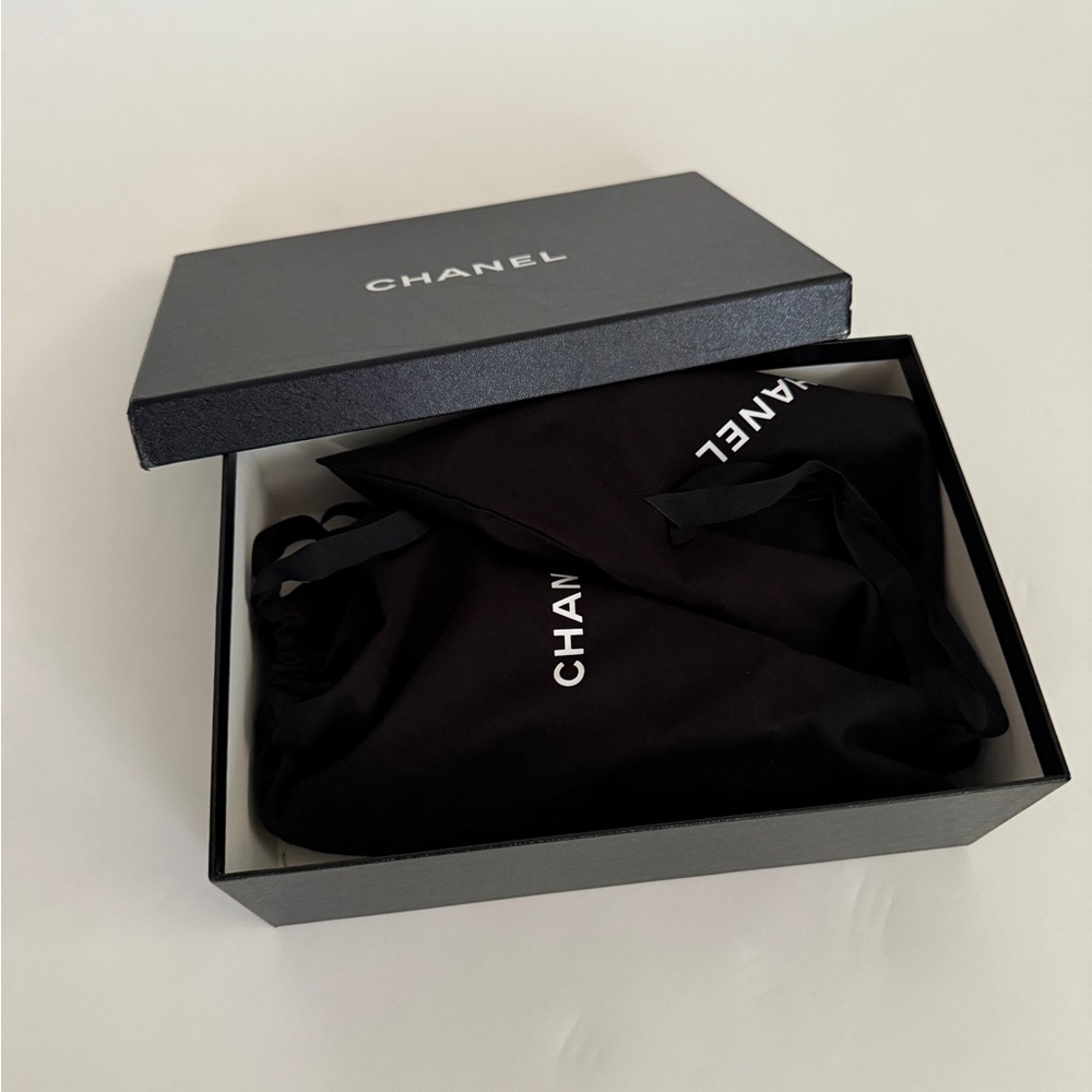 CHANEL Black Quilted Leather T-Strap Wedge Sandals - Picture 4 of 7